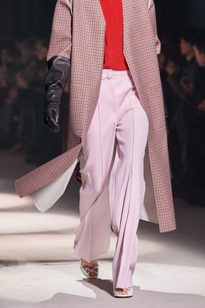 Look 18